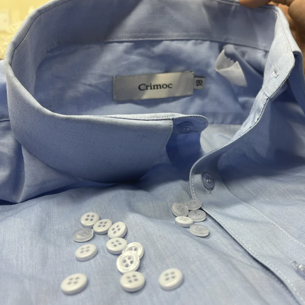Servicio de máquina pegadora de botones (blusas y camisas)
Realizamos todas las operaciones para el desarrollo del pegado de botones en blusas y camisas de damas y caballeros.
